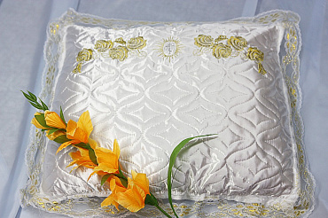 Подушка "Комби стеж/атлас с вышивкой"