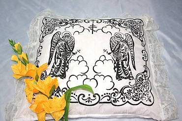 Подушка "Шелк накат с золотым кружевом"